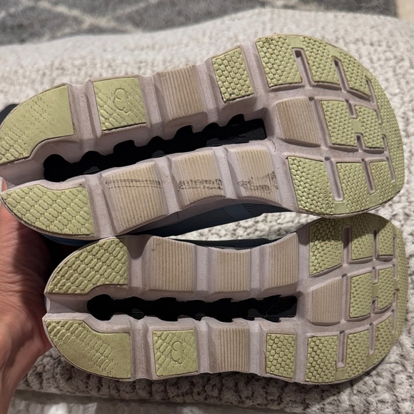 On Clouds Cloudstratus Women’s sneakers size 7.5 EUC - Picture 4 of 6